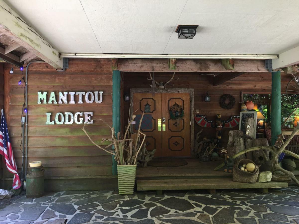 Manitou Lodge Forks Exterior photo