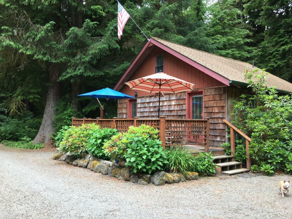 Manitou Lodge Forks Exterior photo